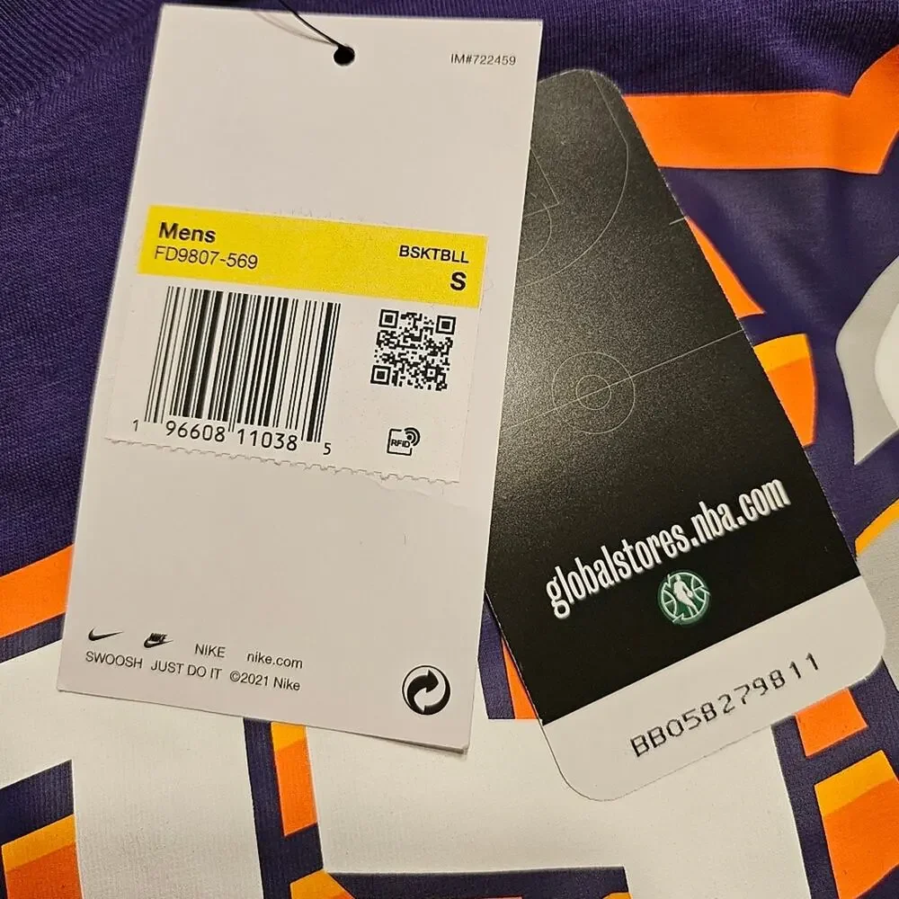 NIKE PHOENIX SUNS 2022-23 DEVIN BOOKER T-SHIRT – SIZE SMALL – PURPLE – NWT